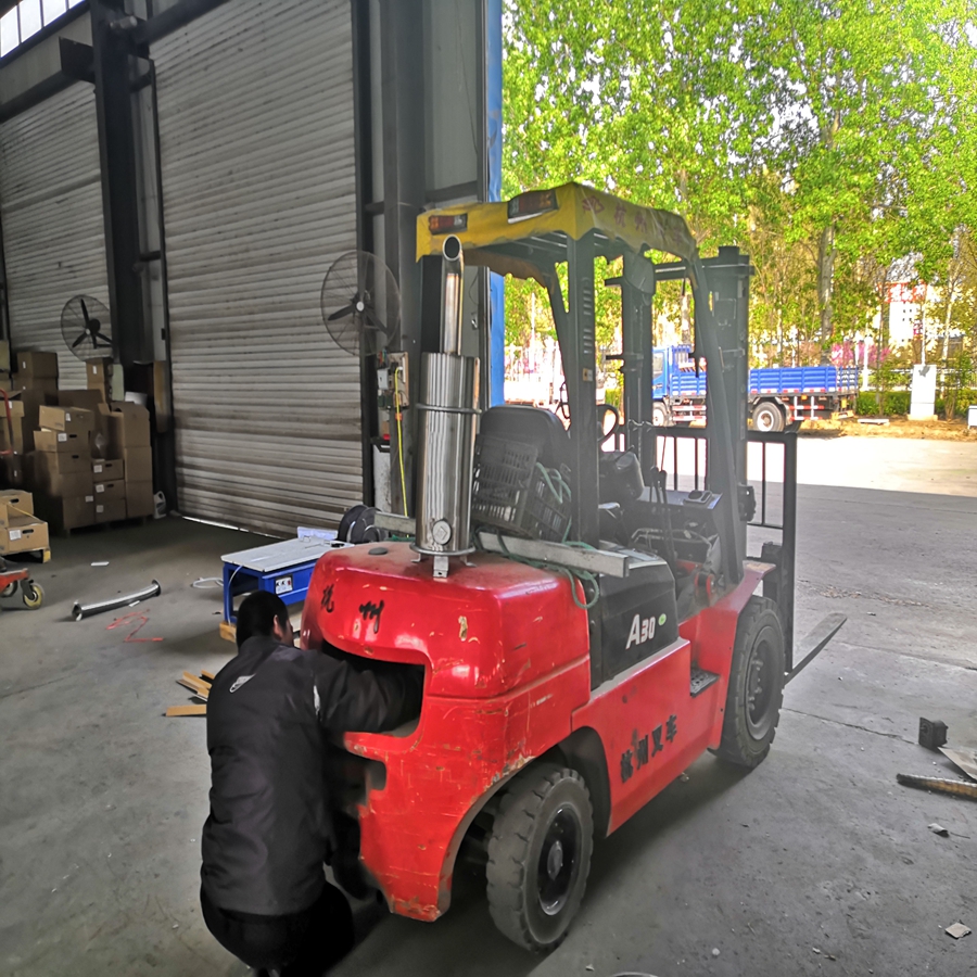 綠昊環(huán)保叉車(chē)尾氣凈化器尾氣過(guò)濾器檢測(cè)合格環(huán)保綠標(biāo)廠家直銷(xiāo)