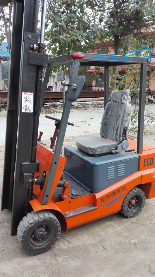 熱銷(xiāo)推薦 電動(dòng)四輪叉車(chē) 多功能電動(dòng)叉車(chē) 優(yōu)質(zhì)電動(dòng)叉車(chē)