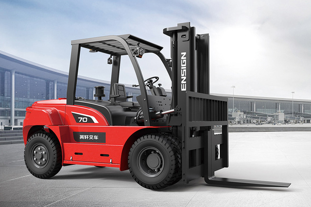 英軒 CPCD70四輪平衡重式內(nèi)燃叉車(chē)/G系列