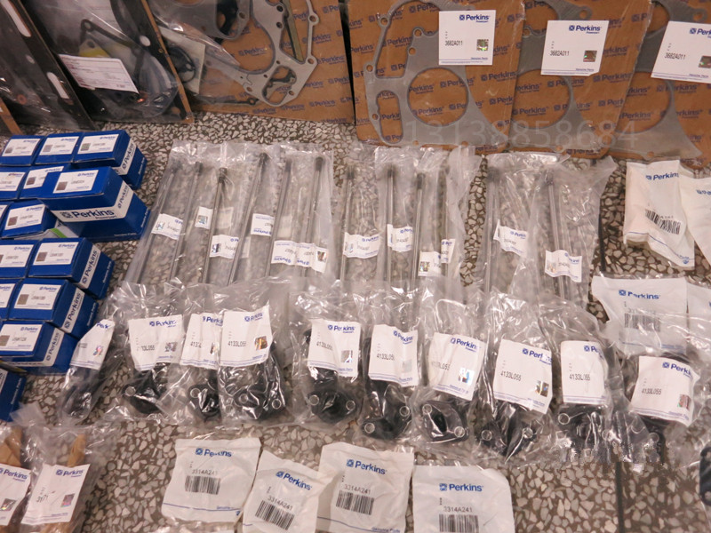 悍牛液壓鑿巖鉆機(jī)HN100A HN120Perkins發(fā)動機(jī)配件