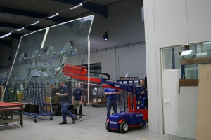 MAVLift 2200 室內(nèi)玻璃機器人