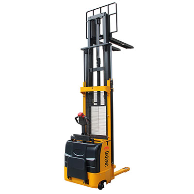 無(wú)錫大隆：CDDAT三級(jí)門架全電動(dòng)堆垛車