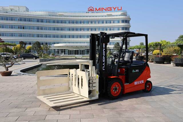 明宇：3.5噸鋰電旋轉推拉器叉車