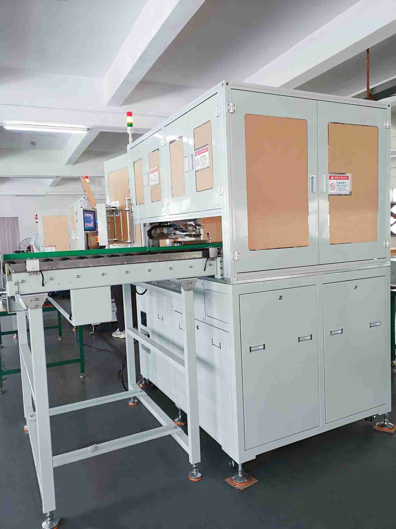 電池自動(dòng)拔插膠釘機(jī)