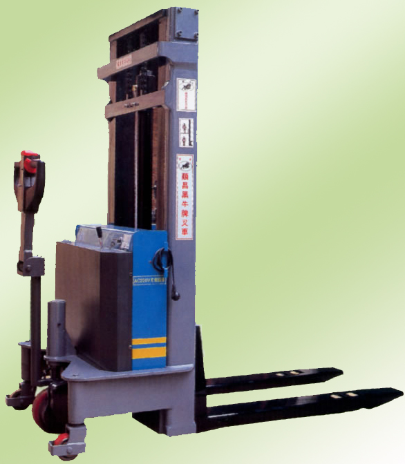東莞順昌1.5噸步行式全自動(dòng)電動(dòng)堆高機(jī) SCC2000