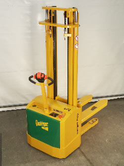 德國(guó)根克爾(genkinger)1.4噸步行式全自動(dòng)電動(dòng)堆高機(jī) EGV1430
