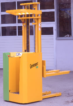 德國根克爾(genkinger)1.4噸站駕前移式叉車 ESV14/30