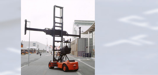 德國林德叉車(LINDE)8噸空箱內(nèi)燃集裝箱平衡叉車 C80