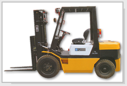 3噸內(nèi)燃平衡重式叉車 CPC30、CPCD30