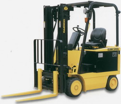 斗山內(nèi)燃實(shí)心胎叉車 BC25SE-2