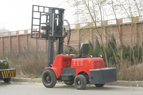 水泥廠和免燒磚廠專(zhuān)用叉車(chē)