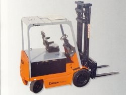 意大利卡瑞佛(CARER)R50N平衡重四輪電動(dòng)叉車 R50N