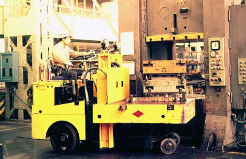 日本神鋼重型坐駕式平臺(tái)搬運(yùn)車(chē)