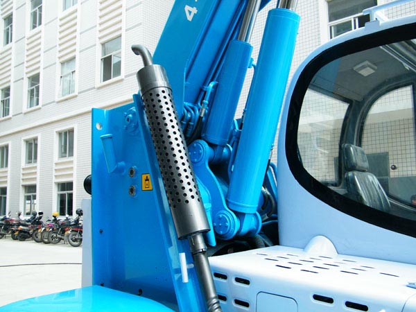 金客興伸縮臂式叉車(chē)