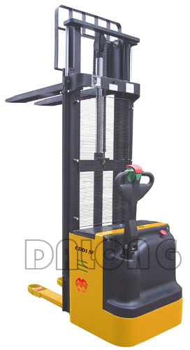 CDD1.5F 全自由提升全電動(dòng)堆垛車