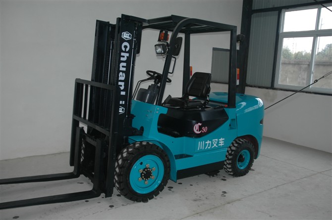 四川成叉2.5噸內(nèi)燃汽油平衡重叉車 CPQ25E