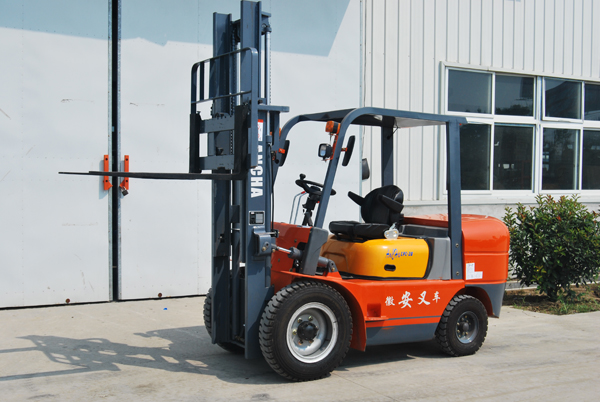 供應(yīng)安叉2T內(nèi)燃平衡重叉車(chē)(2T3米) CPC20