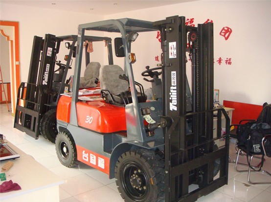 臺(tái)勵(lì)福叉車