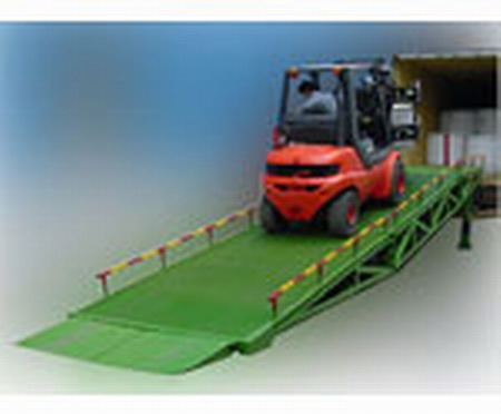 廣州花東摯誠叉車供應(yīng)移動(dòng)登車橋