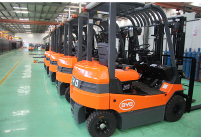 比亞迪電動(dòng)叉車(chē)展示