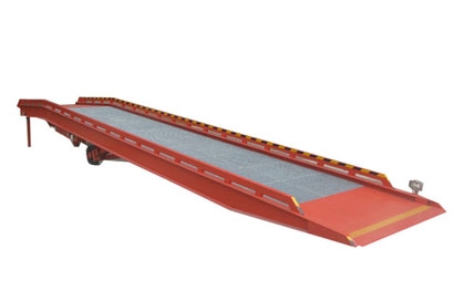上海叉車登車橋，松江6噸移動(dòng)登車梯，8噸液壓登車臺(tái)，10噸電動(dòng)登車平臺(tái)