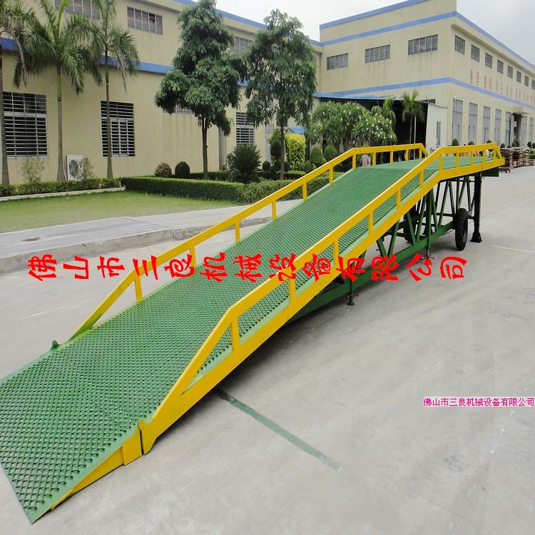 廣州深圳中山移動式登車橋液壓式登車橋機(jī)械式登車橋最大優(yōu)惠 DCQY-8T-10M
