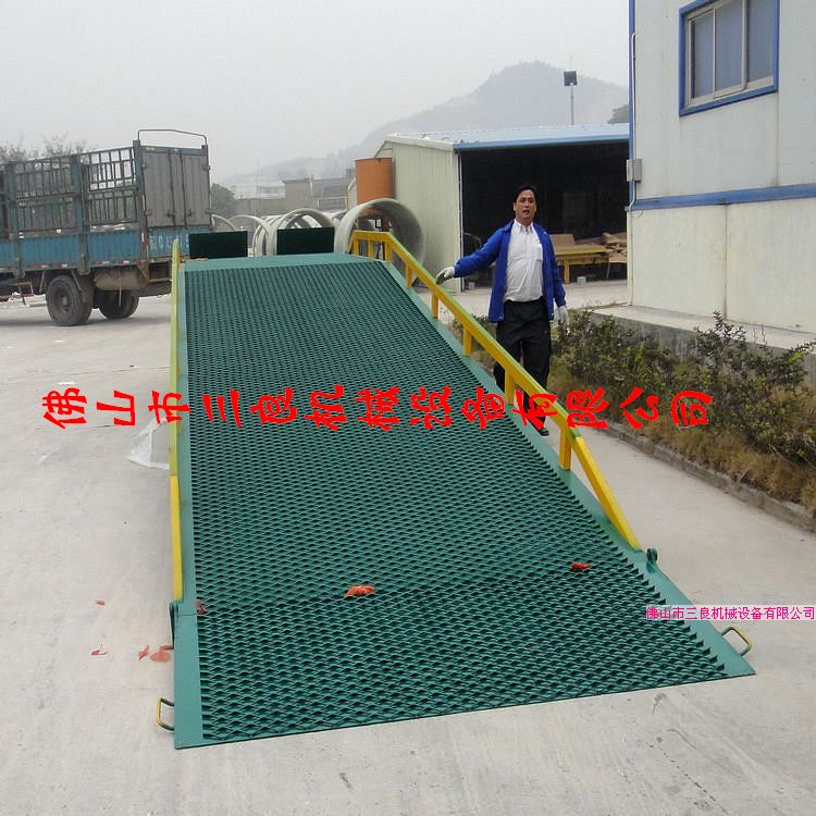 清遠(yuǎn)江門提升式升降平臺移動式裝卸貨臺液壓裝卸登車橋 DCQY-8T-10M