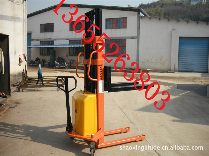 廠家直銷半電動(dòng)堆高車 自動(dòng)電瓶叉車 半電動(dòng)升高裝卸車 13655263803