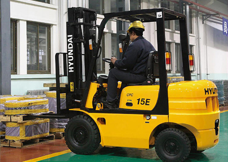 現(xiàn)代柴油叉車(chē)系列 CPC15-18E