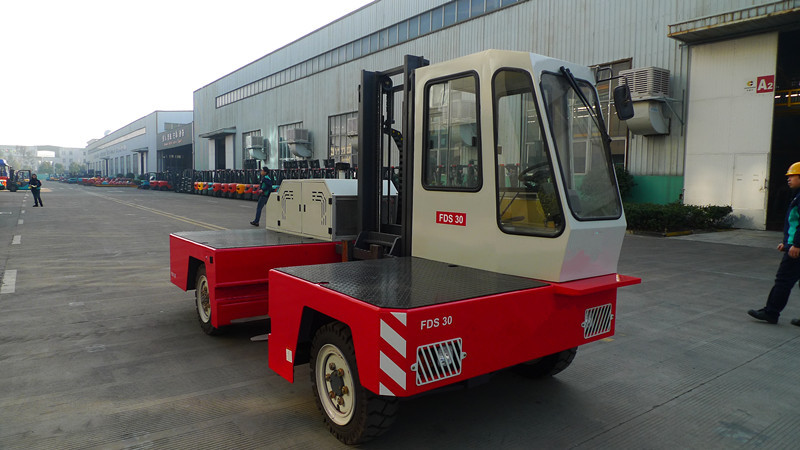 內(nèi)燃側(cè)面叉車（3 5 6噸） FDS30