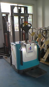 山河智能SWES1030P全電動(dòng)堆垛車