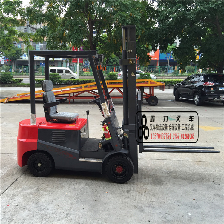 佛山1噸座駕式電動叉車現(xiàn)貨