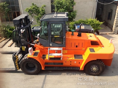 供應(yīng)華南重工內(nèi)燃重型15噸叉車廠家對比杭州15噸叉車價(jià)格 HNF-150