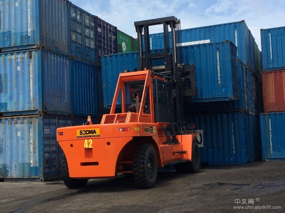供應(yīng)華南重工內(nèi)燃重型28噸叉車(chē)廠家報(bào)價(jià)280型船用集裝箱港口碼頭28噸叉車(chē)價(jià)格 HNF-280