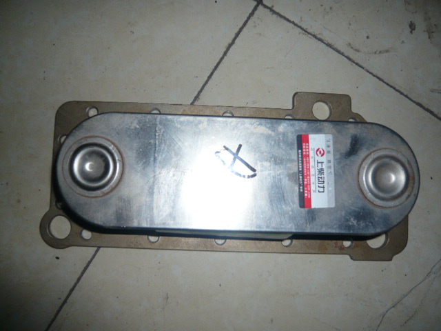 發(fā)動(dòng)機(jī)機(jī)油冷卻器