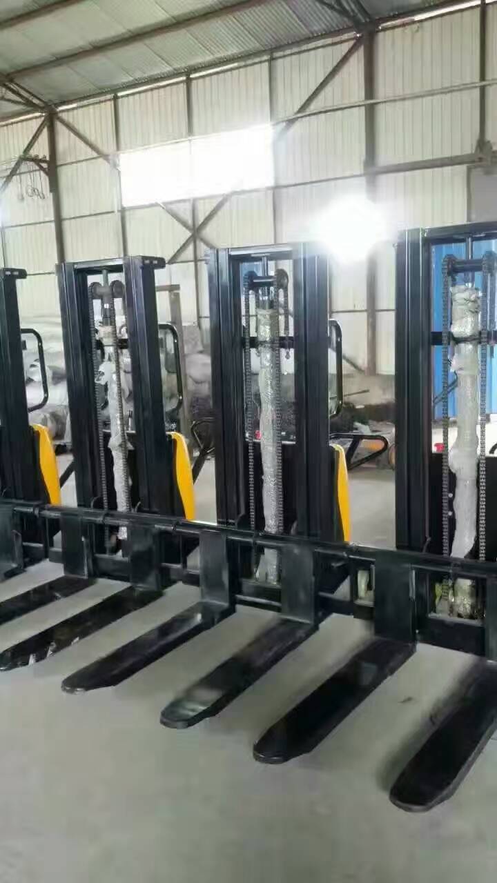 助力轉向系統(tǒng)金盾堆高車 全電動叉車生產(chǎn)廠家 spm1060