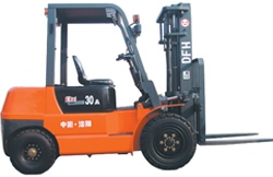 一拖3噸內(nèi)燃柴油平衡重叉車 CPC30F/CPC30F1
